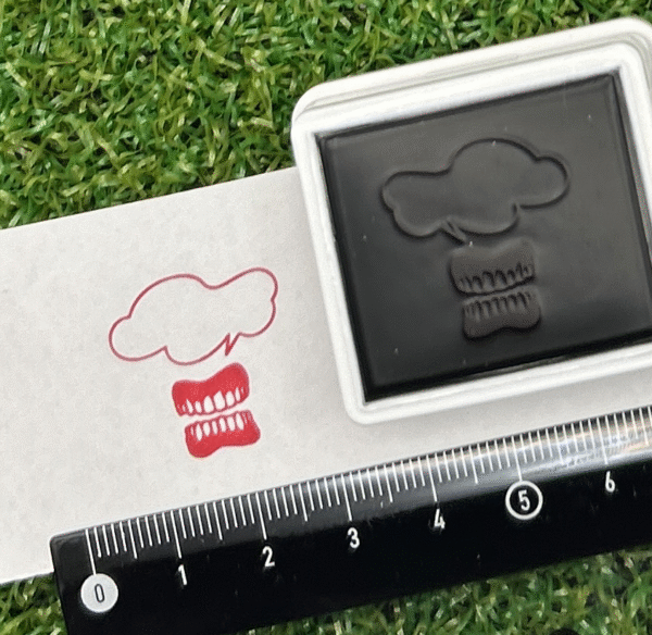 イラストACで人気のイラストレーターとコラボした限定デザインのスタンプ　シヤチハタ OSMO(オスモ)25×30mm はんこ ハンコ　しゃべる入れ歯２