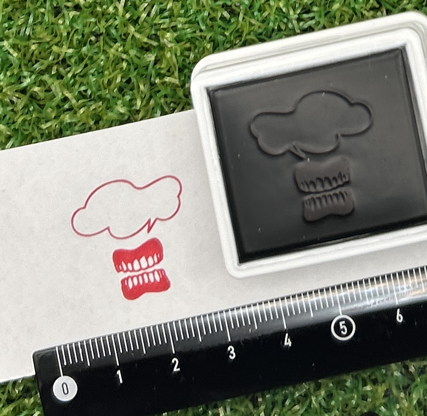 イラストACで人気のイラストレーターとコラボした限定デザインのスタンプ　シヤチハタ OSMO(オスモ)25×30mm はんこ ハンコ　しゃべる入れ歯２