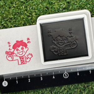 イラストACで人気のイラストレーターとコラボした限定デザインのスタンプ　シヤチハタ OSMO(オスモ)25×30mm はんこ ハンコ　あめちゃん