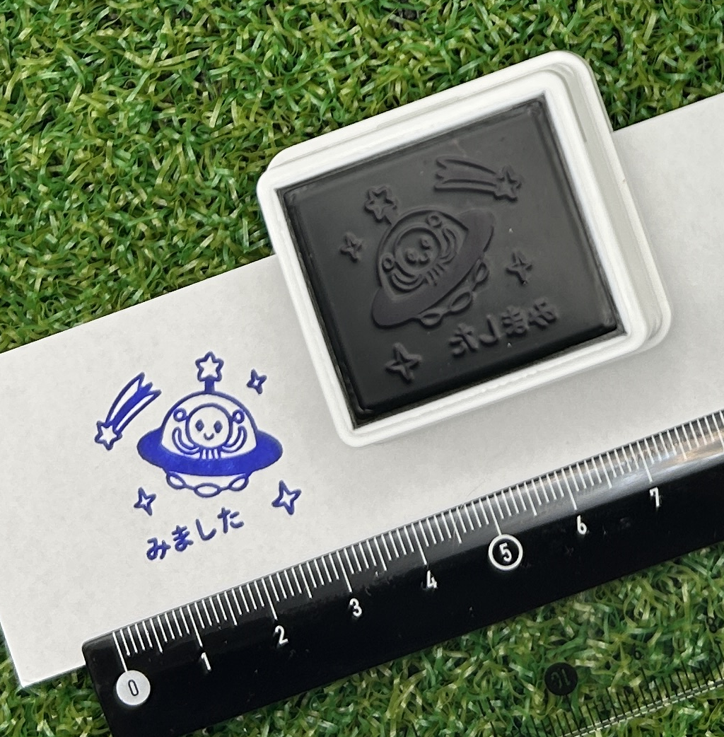 イラストACで人気のイラストレーターとコラボした限定デザインのスタンプ　シヤチハタ OSMO(オスモ)25×30mm はんこ ハンコ　みました