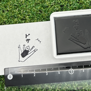 イラストACで人気のイラストレーターとコラボした限定デザインのスタンプ　シヤチハタ OSMO(オスモ)25×30mm はんこ ハンコ　コケる人