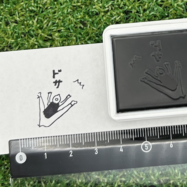 イラストACで人気のイラストレーターとコラボした限定デザインのスタンプ　シヤチハタ OSMO(オスモ)25×30mm はんこ ハンコ　コケる人