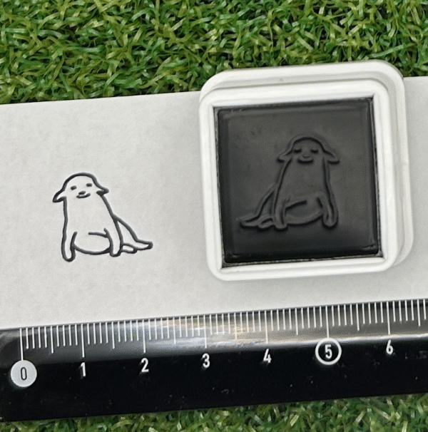 イラストACで人気のイラストレーターとコラボした限定デザインのスタンプ　シヤチハタ OSMO(オスモ)20×20mm はんこ ハンコ　ヒコーキ耳さんからの発表