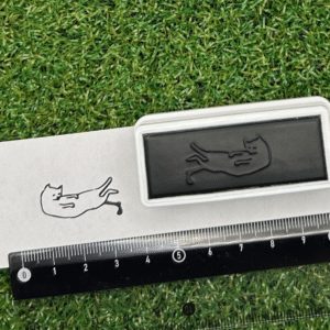 イラストACで人気のイラストレーターとコラボした限定デザインのスタンプ　シヤチハタ OSMO(オスモ)15×50mm はんこ ハンコ　仰向け猫
